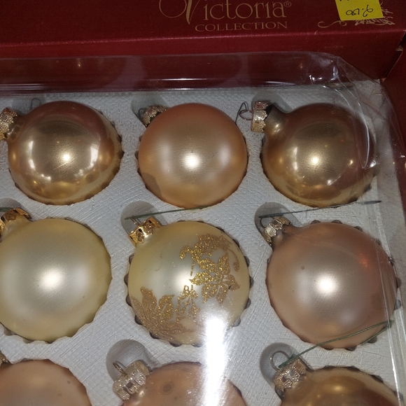 VTG Glass Christmas Ornaments Balls set of 24 Victoria Collection Gold Poinsetti - Picture 10 of 11